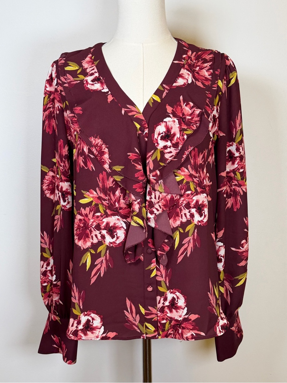 New! White House Black Market Burgundy Floral Ruffle Blouse Women’s Size XS.